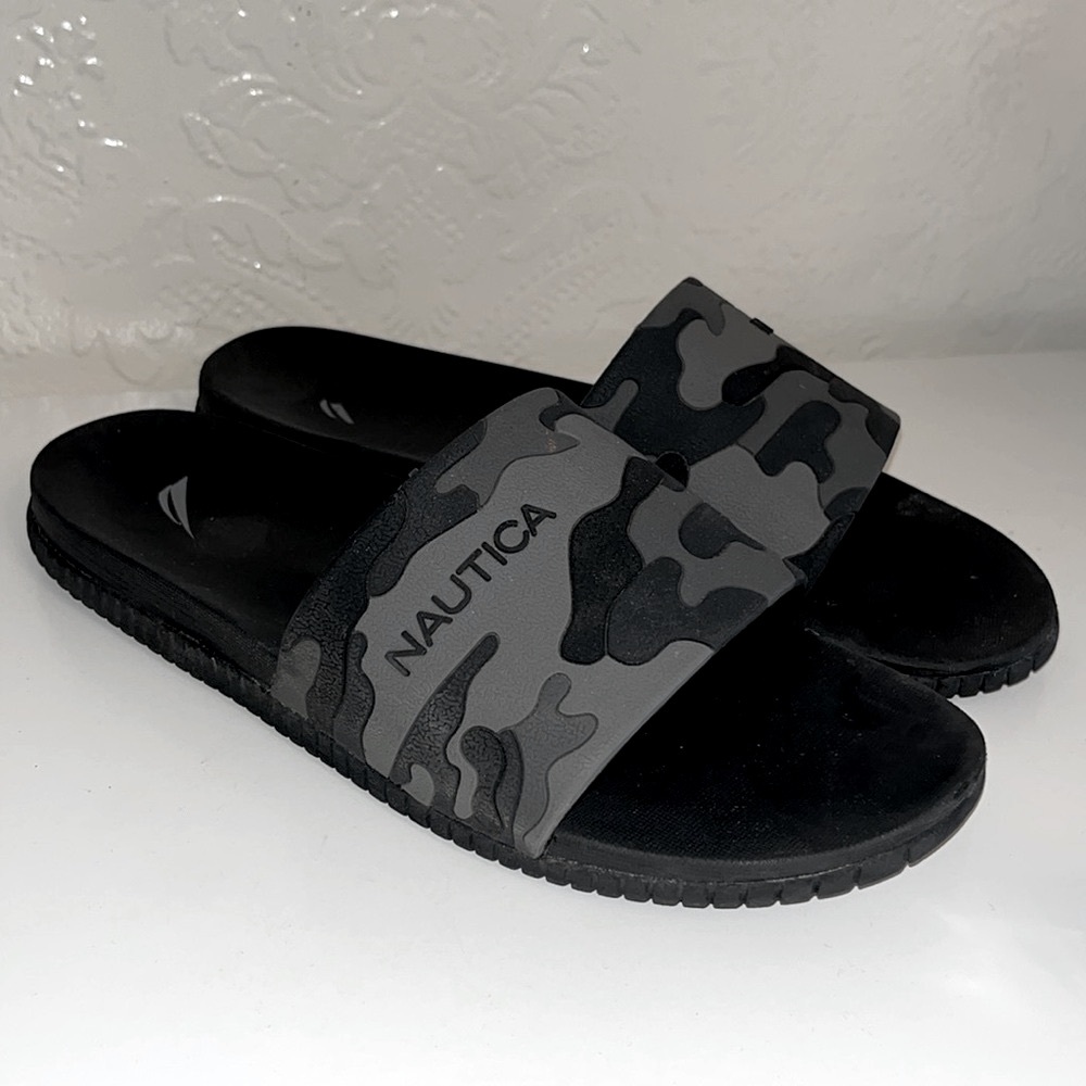 Nautica Black and Gray Camo Sliders